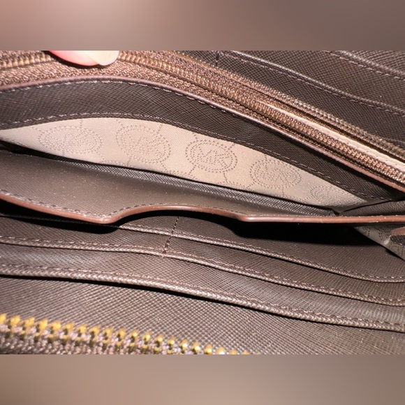 Michael Kors Jet Set Travel Logo Wallet - Picture 7 of 11